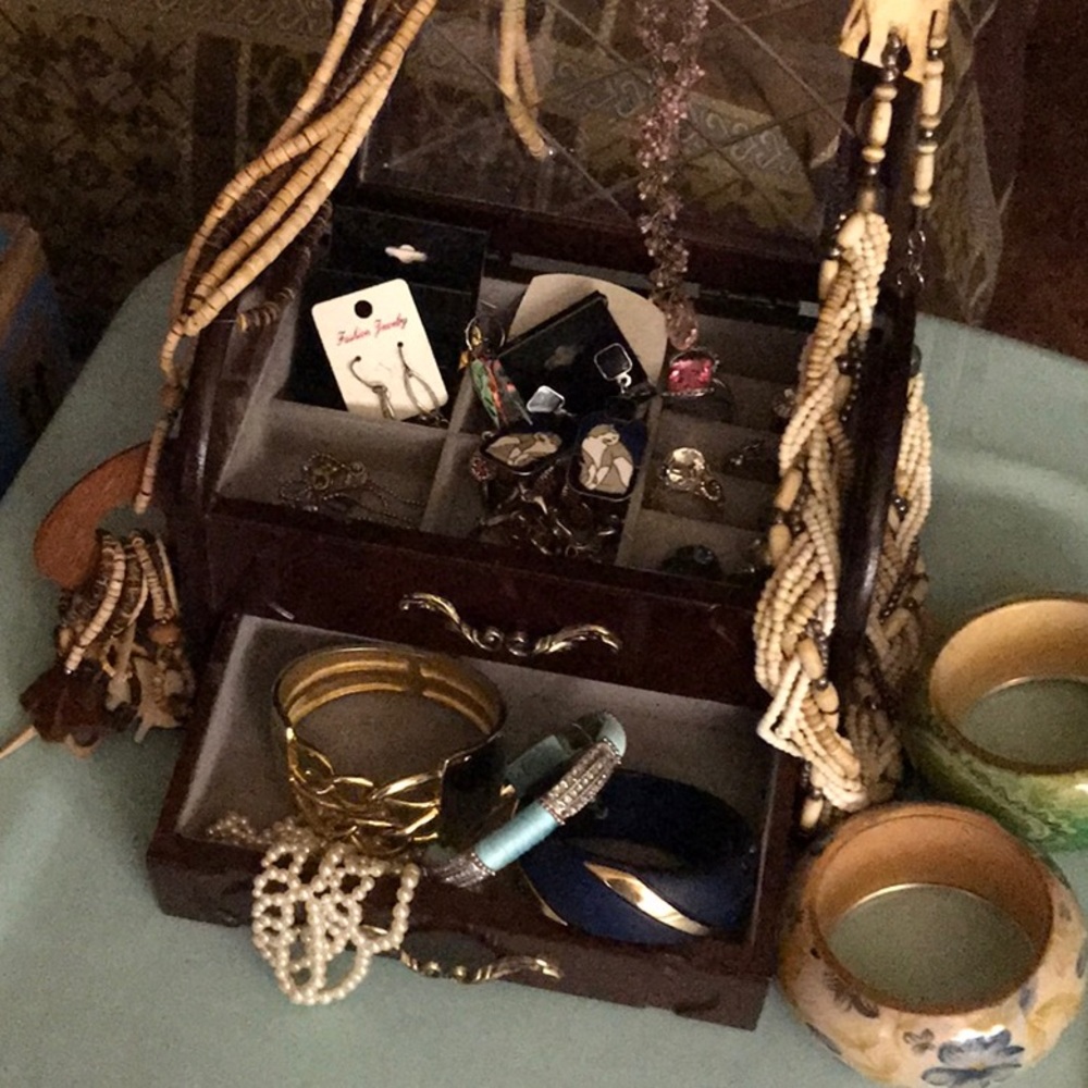 Jewelry box full of jewelry must L@@K